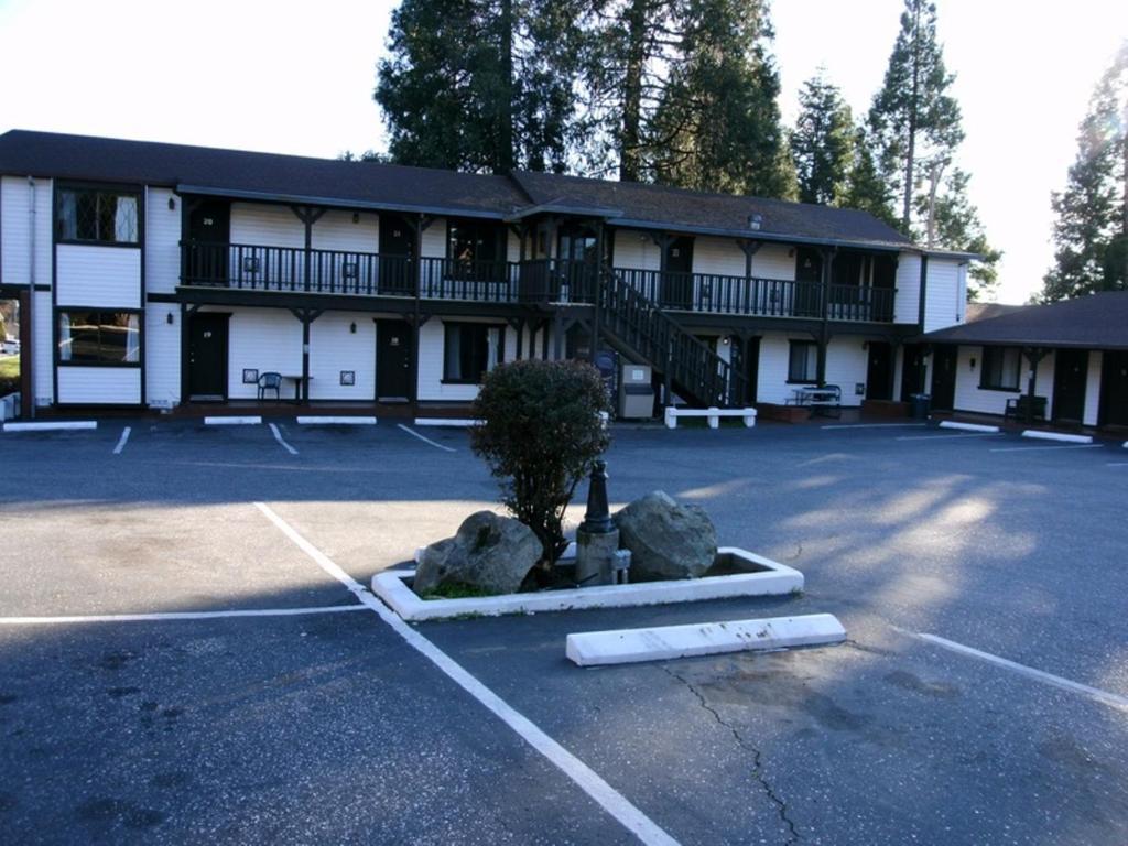 Coach N Four Motel Grass Valley Eksteriør bilde